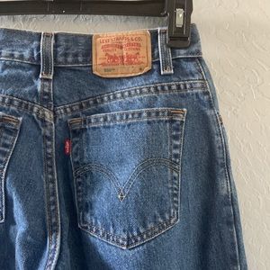 Levi’s Classic Relaxed Tapered Mom Jeans